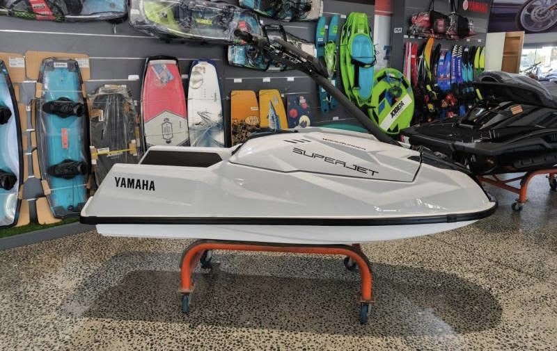 2023 Yamaha Superjet - Image 4