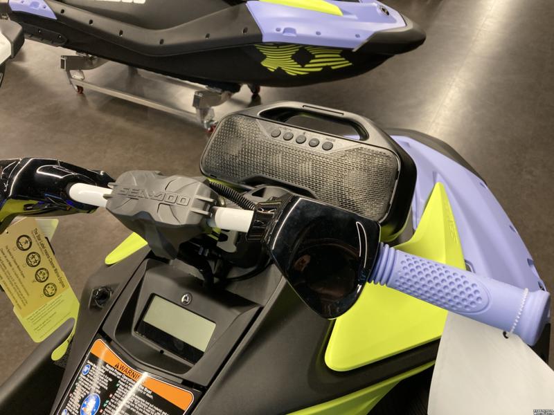 2024 Sea-Doo Spark Trixx for 1 Rotax 900 ACE – 90 iBR and Audio - Image 4