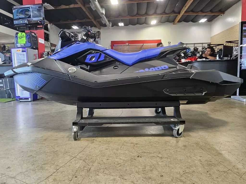 2023 Sea-Doo SPARK TRIXX 3up - Image 11