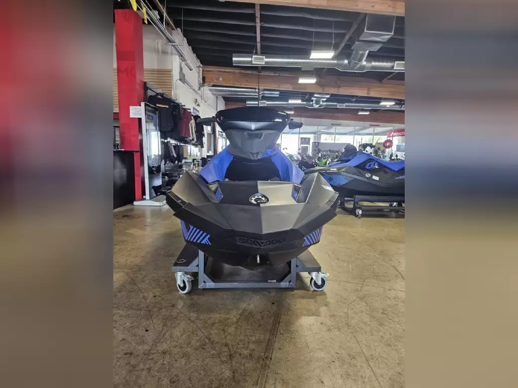 2023 Sea-Doo SPARK TRIXX 3up - Image 10