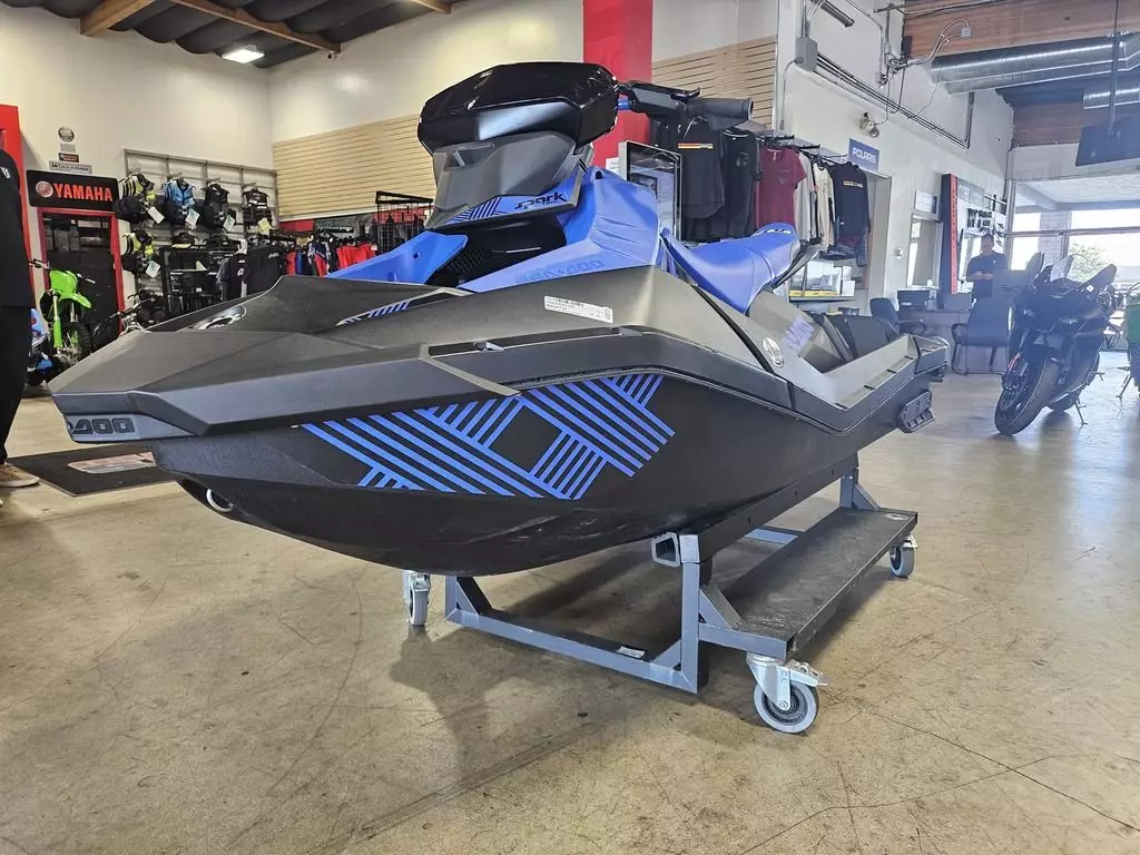 2023 Sea-Doo SPARK TRIXX 3up - Image 9