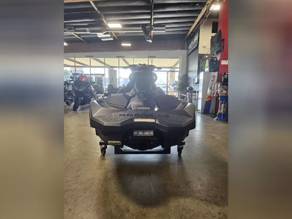2023 Sea-Doo SPARK TRIXX 3up - Image 7