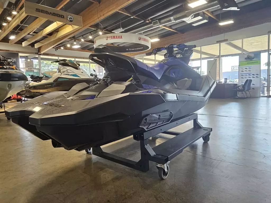 2023 Sea-Doo SPARK TRIXX 3up - Image 6