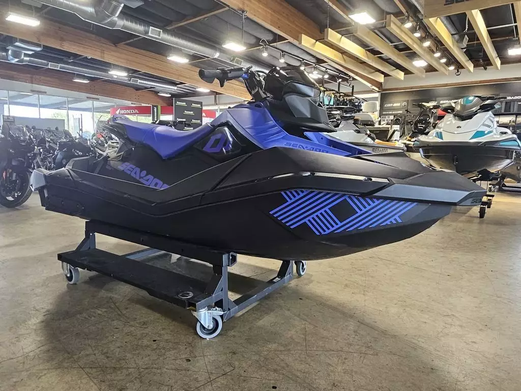 2023 Sea-Doo SPARK TRIXX 3up - Image 4