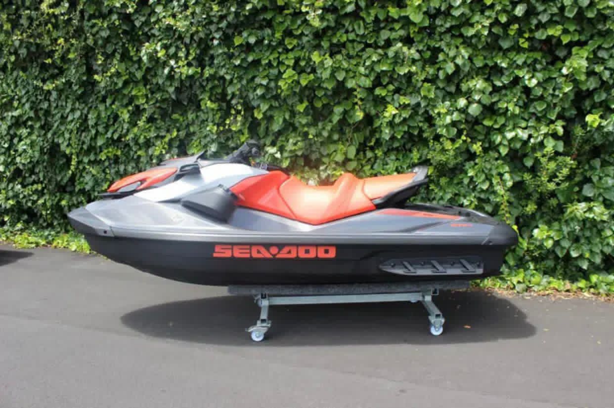 2023 Sea-Doo GTI SE 170 - Image 2
