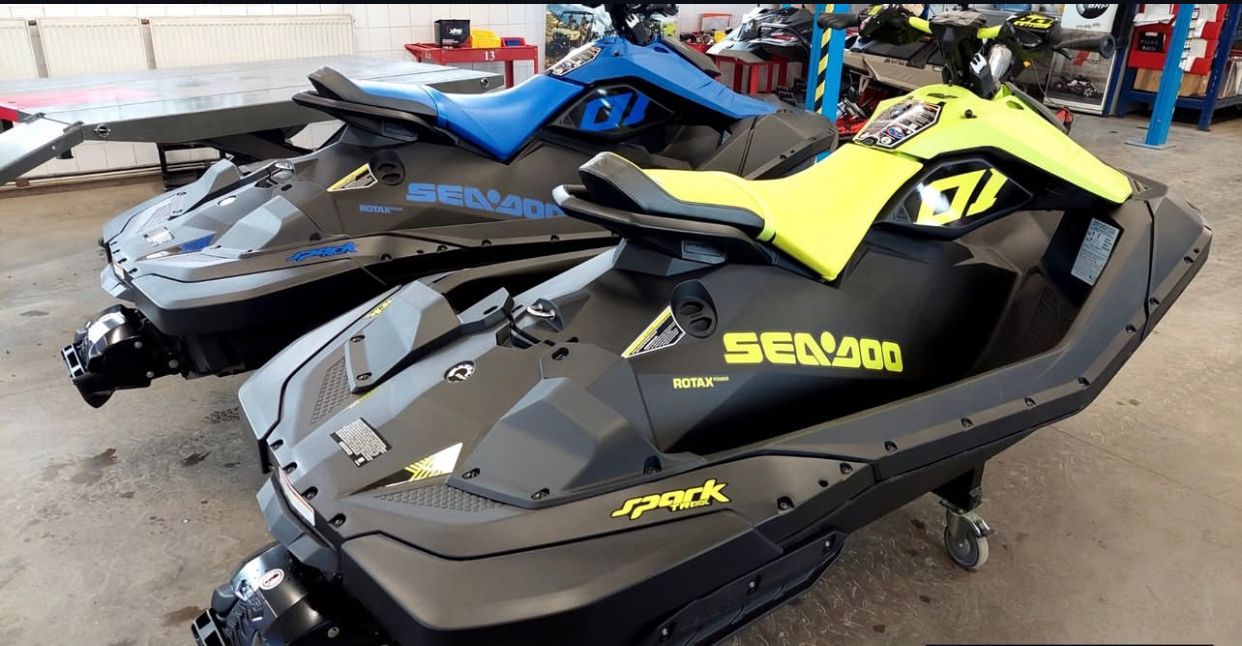 2023 Sea-Doo SPARK TRIXX 2up - Image 5