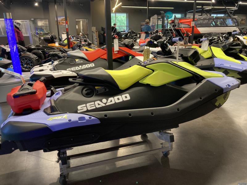 2024 Sea-Doo Spark Trixx for 1 Rotax 900 ACE – 90 iBR and Audio - Image 6