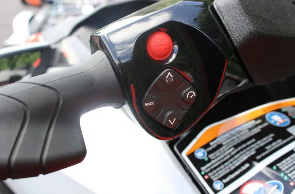 2023 Sea-Doo GTI SE 170 - Image 6