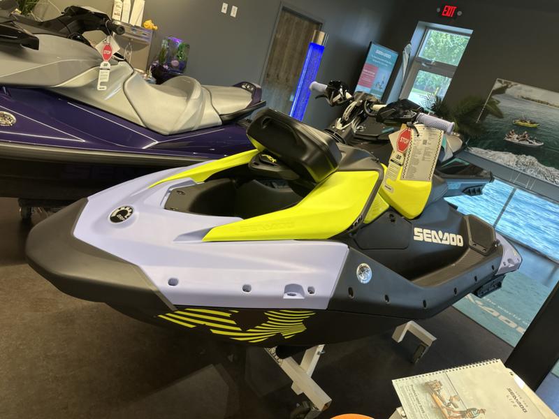 2024 Sea-Doo Spark Trixx for 1 Rotax 900 ACE – 90 iBR and Audio - Image 8