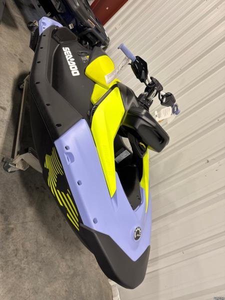 2024 Sea-Doo Spark Trixx for 1 Rotax 900 ACE – 90 iBR and Audio - Image 7