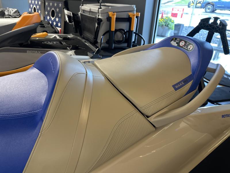 2025 Sea-Doo Wake™ Pro 230 - Image 4