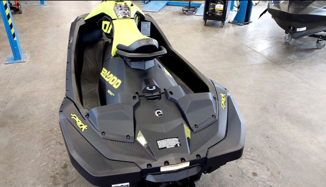 2023 Sea-Doo SPARK TRIXX 2up - Image 7