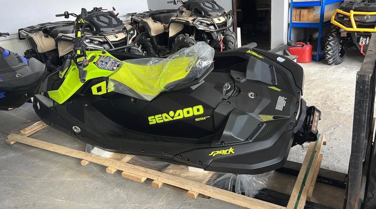 2023 Sea-Doo SPARK TRIXX 2up - Image 4